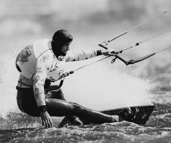 Baptiste JacquemainKitesurfeur professionnel, ancien champion de France et vice-champion du monde junior, aujourd’hui top 18 mondial.