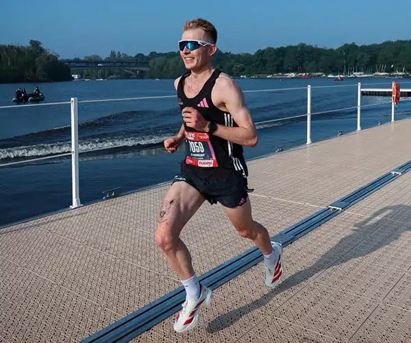 Kaelig Jegou Athlète de demi-fond et duathlon, vainqueur du semi-marathon de Nantes 2025.